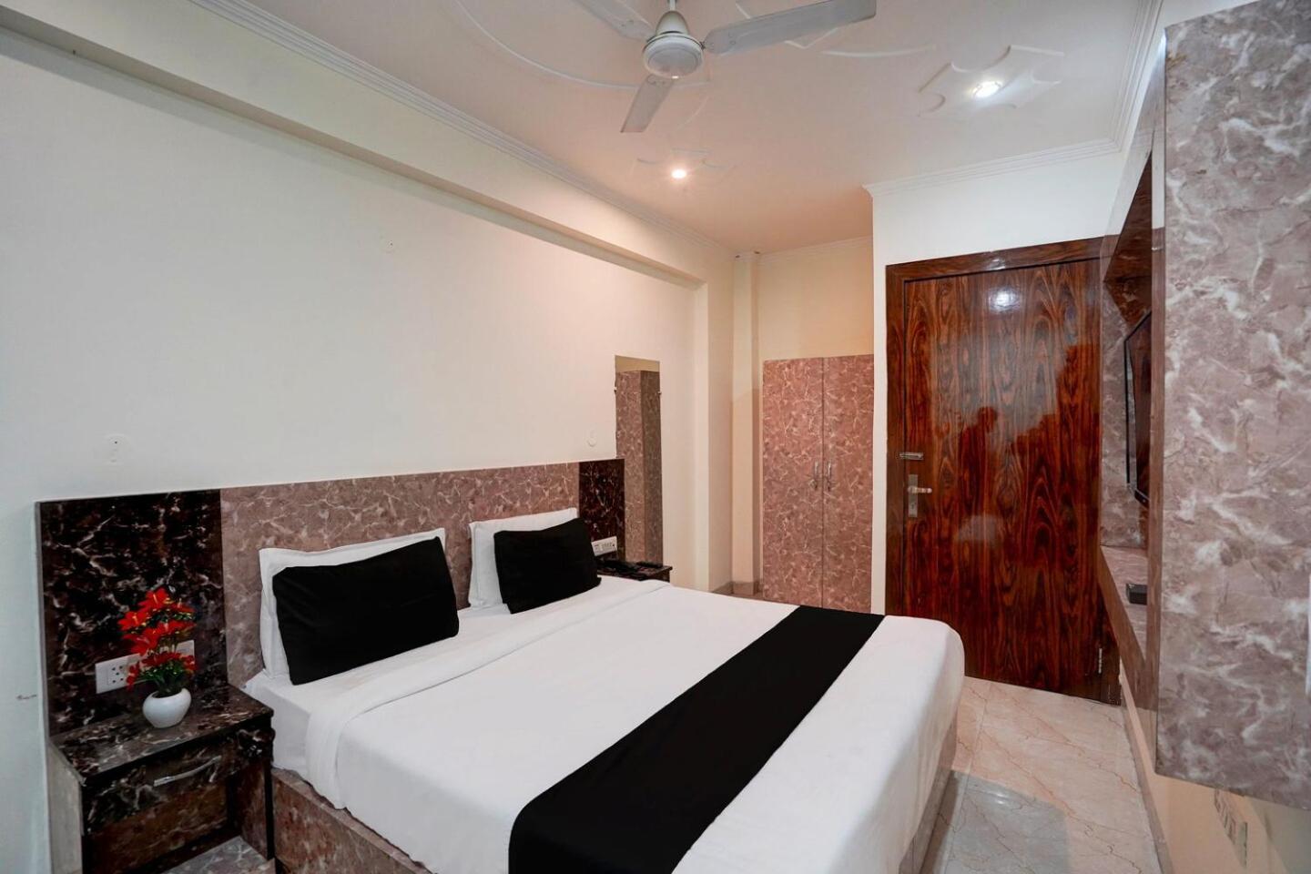 Hotel Gold Ravi New Delhi